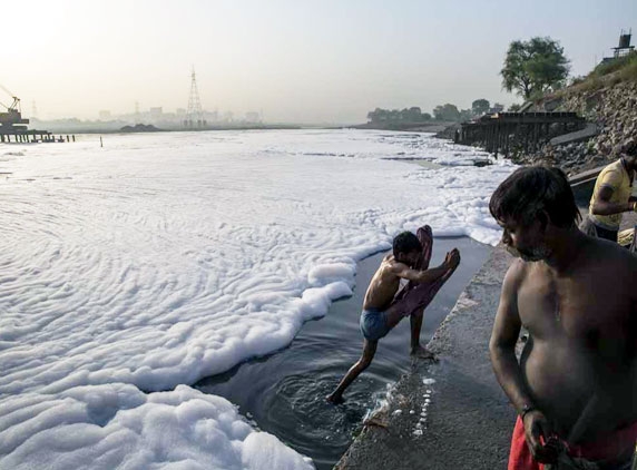 Pollution damned the Yamuna river!