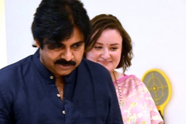 Pawan Kalyan&#039;s new click with his wife goes Viral