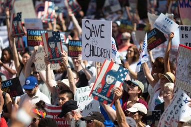 Massive Throng Protests across U.S. against Trump's Immigration Policy