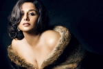Vidya Balan latest, Vidya Balan news, vidya balan turns ultra sensuous, Cleavage