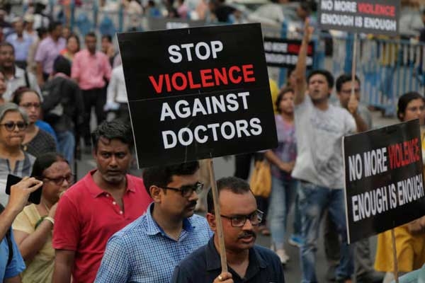 Govt. to Propose New Bill Criminalizing Attacks on Doctors